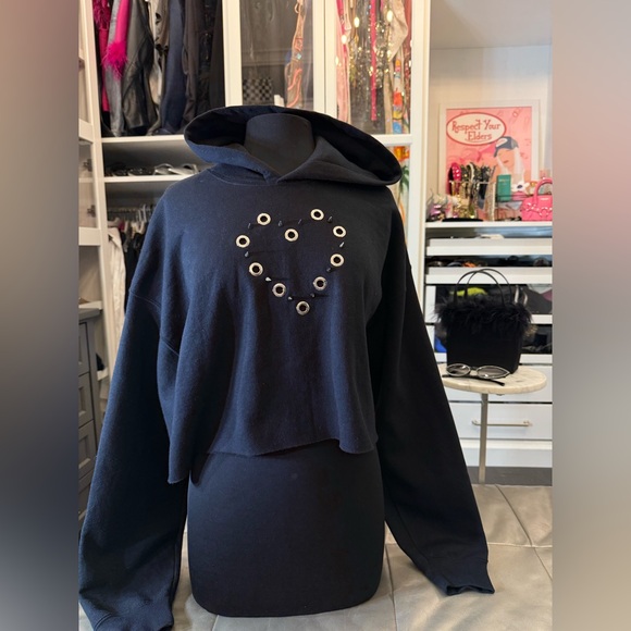 VICTORIA AND TOMAS BLACK HOODIE EYELET SPIKES HEART GOTH MEDIUM RET $250 EUC - Picture 1 of 6